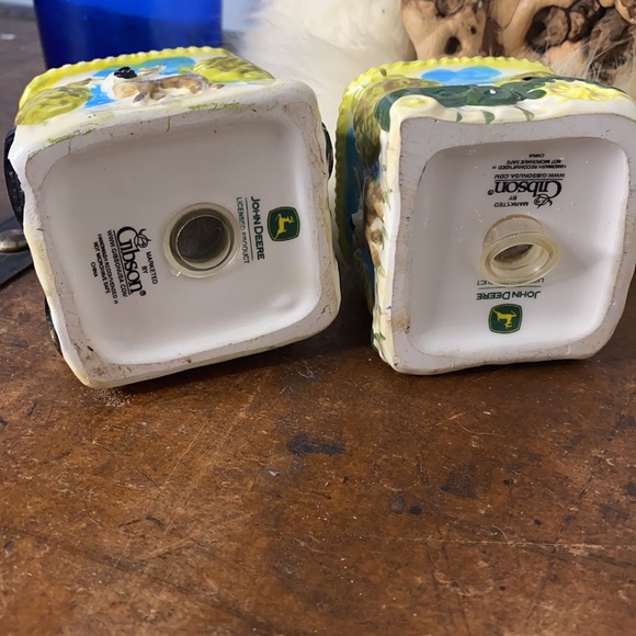 Gibson Yellow/Green John Deer Salt/Pepper Shakers - Picture 4 of 6